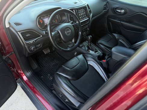 Used 2021 Jeep Cherokee Trailhawk AWD/4WD image 19