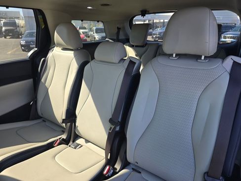 New 2025 Kia Carnival SX Prestige image 18