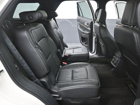 Used 2018 Ford Explorer Platinum image 23