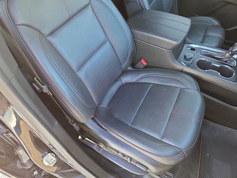 Used 2023 Chevrolet Traverse RS image 16