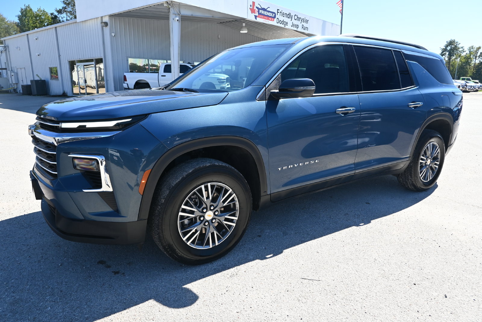 Used 2026 Chevrolet Traverse LT FWD image 5