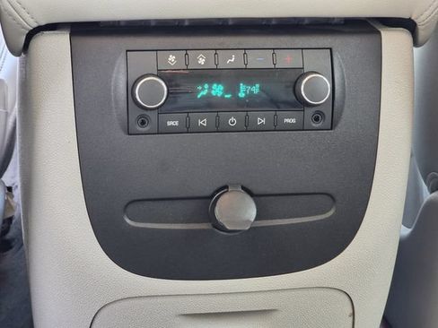 Used 2011 Chevrolet Suburban LT RWD image 21