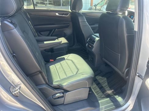 Used 2024 Volkswagen Atlas SEL AWD/4WD image 16