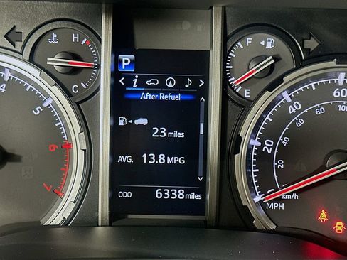 Used 2022 Toyota 4Runner TRD Off-Road Premium w/ Moonroof Package AWD/4WD image 12