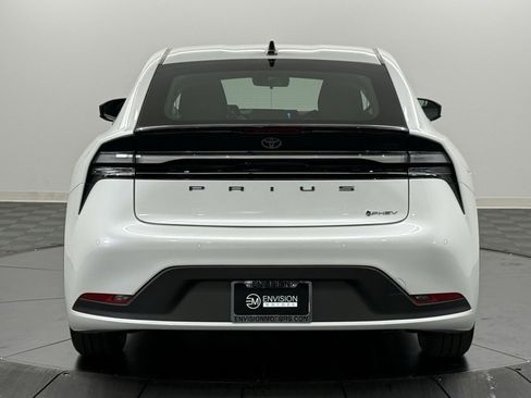 New 2026 Toyota Prius SE image 8