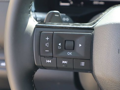 Used 2026 Nissan Pathfinder SL w/ SL Premium Package FWD image 14