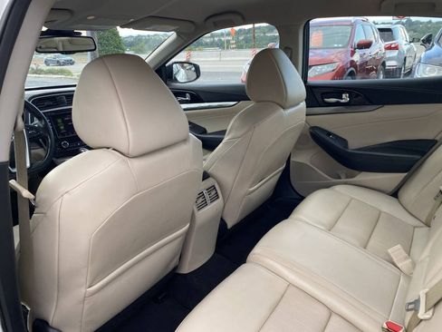 Used 2020 Nissan Maxima 3.5 SV w/ Floor Mat Group FWD image 13