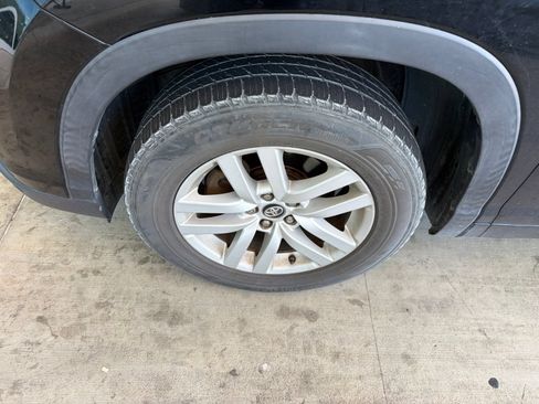 Used 2016 Toyota Highlander LE w/ Protection Package #3 FWD image 2
