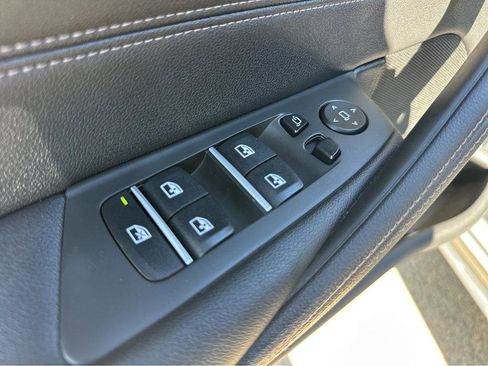 Used 2023 BMW 530e w/ M Sport Package image 34