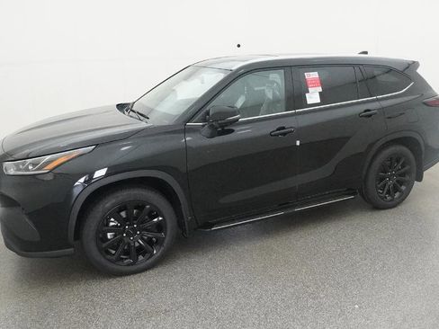 New 2025 Toyota Highlander Limited image 5