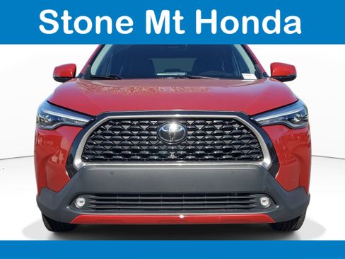 Used 2023 Toyota Corolla Cross XLE image 2