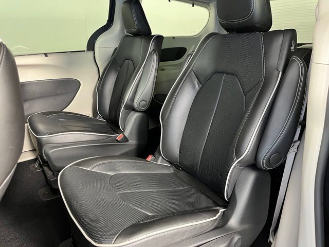 Used 2021 Chrysler Pacifica Limited FWD image 37