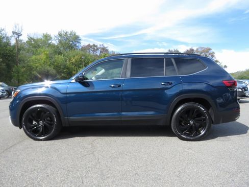 Used 2022 Volkswagen Atlas SE w/ Black Wheel Package image 9