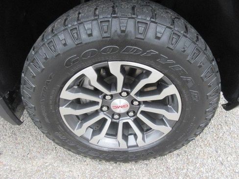 Used 2021 GMC Sierra 1500 AT4 w/ AT4 Value Package AWD/4WD image 9