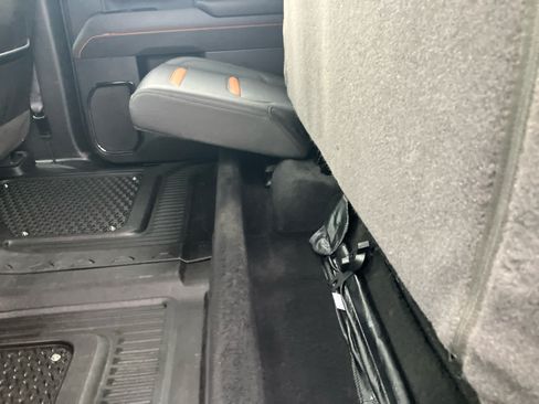 Used 2025 GMC Sierra 2500 AT4 w/ AT4 Preferred Package AWD/4WD image 45