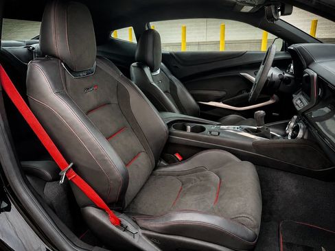 Used 2019 Chevrolet Camaro ZL1 w/ LPO, ZL1 Protection Package RWD image 18