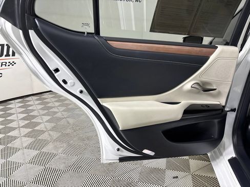 Used 2025 Lexus ES 350 w/ Premium Package FWD image 25