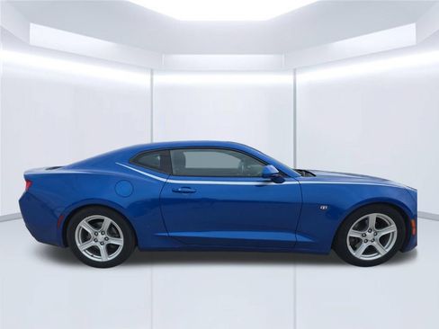 Used 2018 Chevrolet Camaro LT RWD image 5
