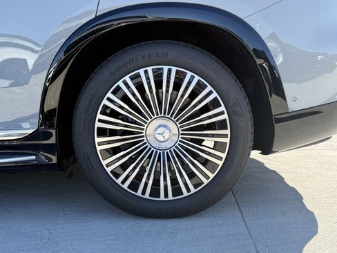 New 2025 Mercedes-Benz Maybach EQS 680 4MATIC image 14