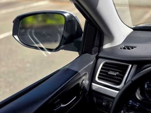 Used 2019 Toyota Highlander Limited Platinum AWD/4WD image 16