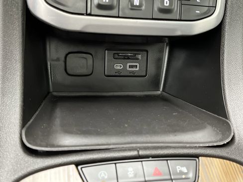 Certified 2023 GMC Acadia SLE w/ Driver Convenience Package image 27