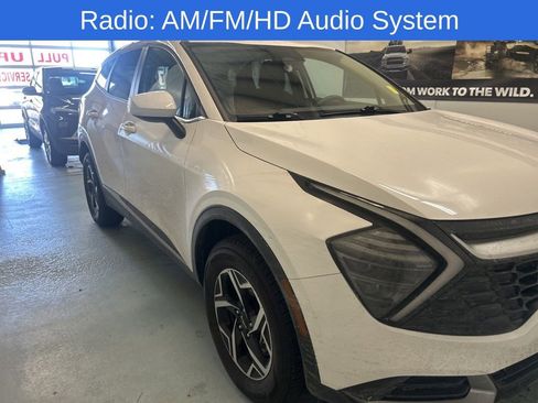 Used 2025 Kia Sportage LX image 3