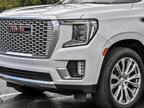 Used 2021 GMC Yukon Denali w/ Denali Premium Package image 2
