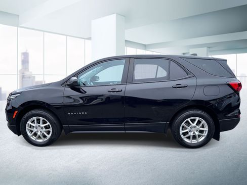 Used 2023 Chevrolet Equinox LS w/ LS Convenience Package AWD/4WD image 2