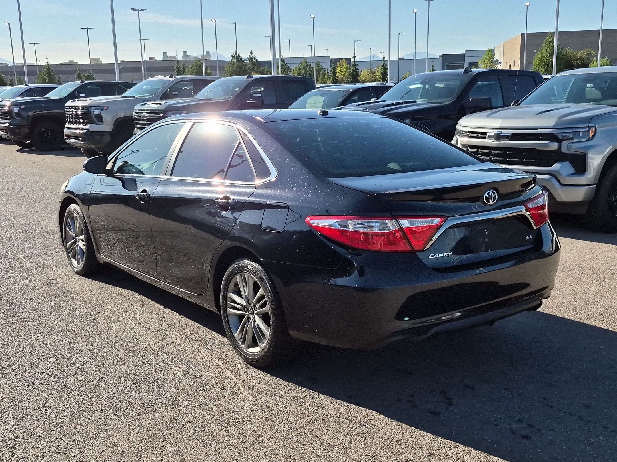 Used 2015 Toyota Camry SE w/ Moonroof Package FWD image 5