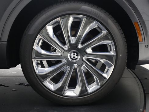 New 2025 Bentley Bentayga Extended Wheelbase image 16