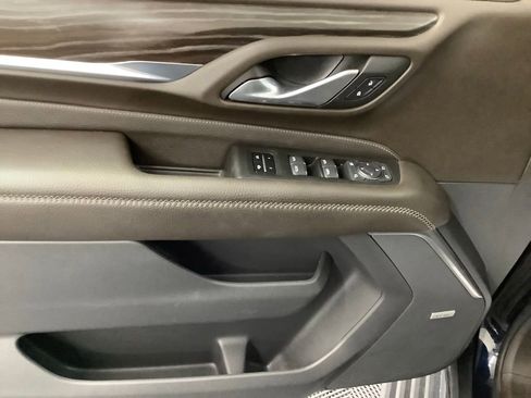 Used 2022 GMC Yukon XL Denali w/ Denali Premium Package image 9