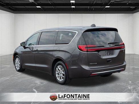 Certified 2023 Chrysler Pacifica Touring-L FWD image 7