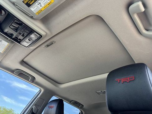 Used 2019 Toyota 4Runner TRD Off-Road Premium AWD/4WD image 19