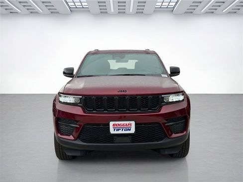 New 2025 Jeep Grand Cherokee Altitude image 8
