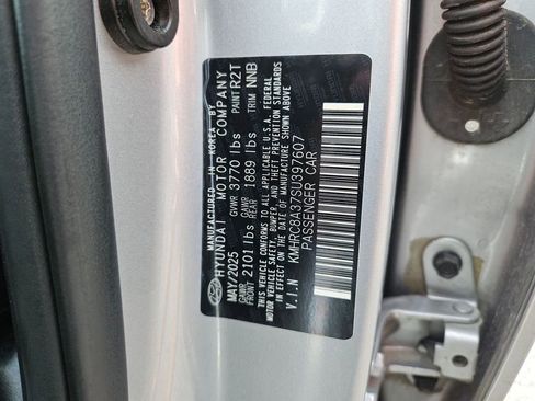 Used 2025 Hyundai Venue SEL FWD image 29