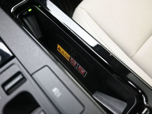 Certified 2024 Toyota Prius XLE image 21