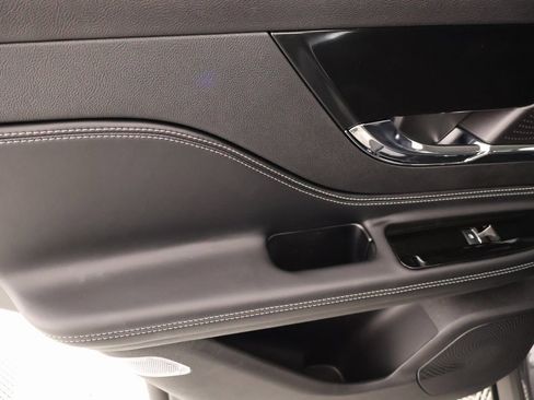 New 2026 Lincoln Corsair Premiere image 17