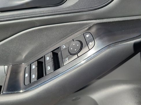 Certified 2025 Nissan Rogue S image 18