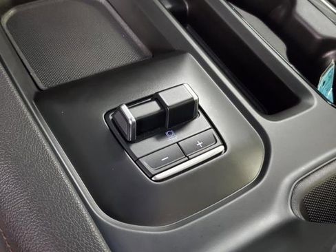 Used 2025 GMC Sierra 2500 AT4 image 29