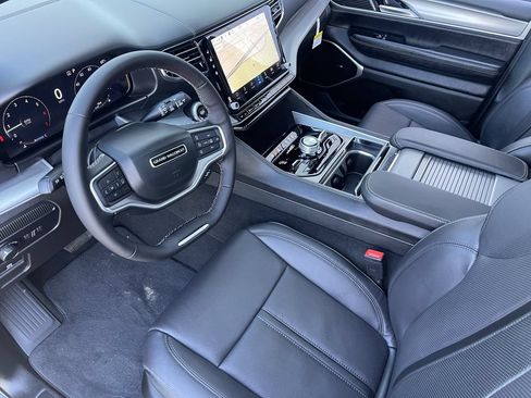 New 2026 Jeep Grand Cherokee Limited w/ Limited Altitude Package AWD/4WD image 12