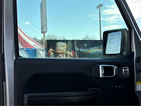 Used 2018 Jeep Wrangler Unlimited Sport S image 9