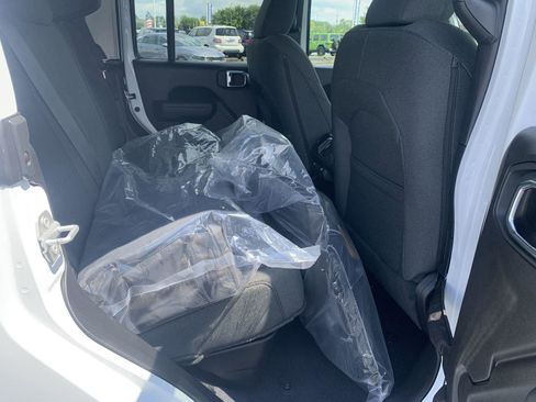 New 2025 Jeep Gladiator Sport image 12