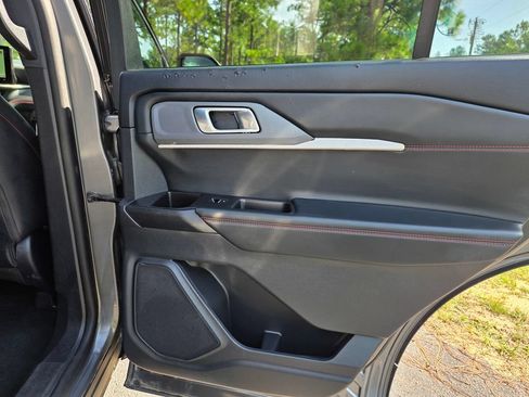 Used 2025 Ford Explorer ST-Line w/ Premium Package RWD image 24