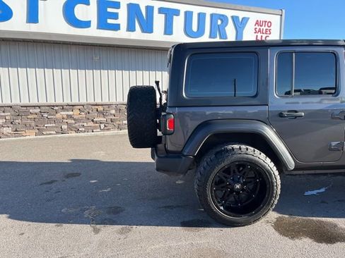Used 2018 Jeep Wrangler Unlimited Sport AWD/4WD image 11