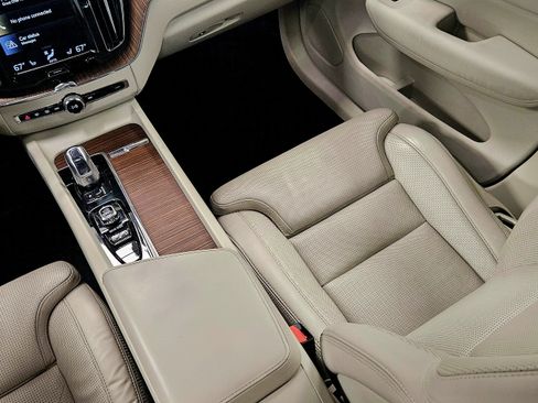 Used 2019 Volvo XC60 T8 Inscription w/ Advanced Package image 16