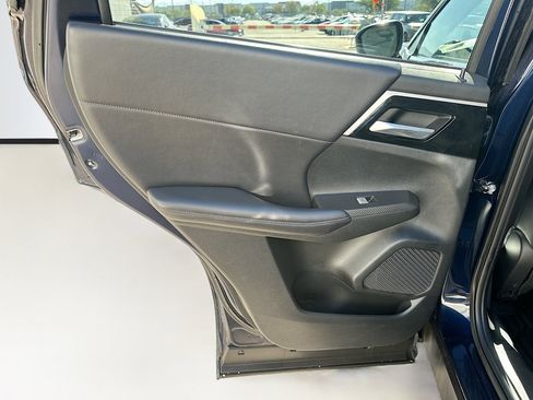 Used 2024 Mitsubishi Outlander SE image 25