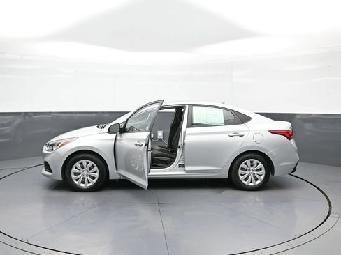 Certified 2021 Hyundai Accent SE FWD image 42