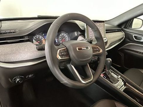 Used 2023 Jeep Compass Latitude AWD/4WD image 13