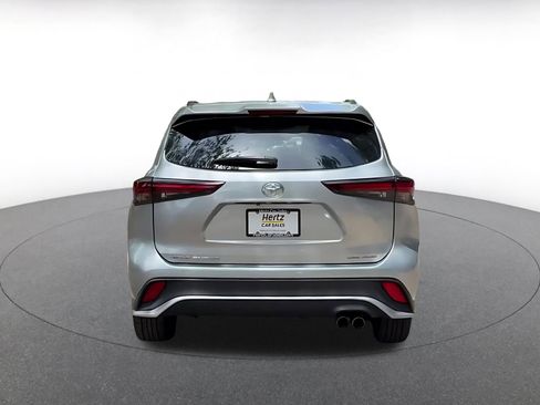 Used 2024 Toyota Highlander XSE AWD/4WD image 12
