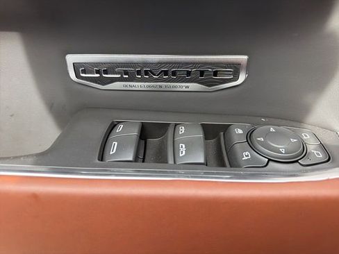 Used 2025 GMC Sierra 1500 Denali Ultimate image 10